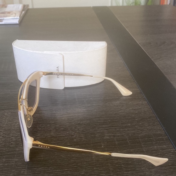 Prada light grey cinema sunglasses SPR09Q with case. Like new. - Picture 4 of 4